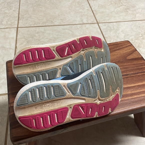 Women’s Brooks running shoes - Picture 6 of 6